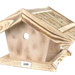 Kölle Vogelfutterhaus Aus Kiefernholz, Mit Strohdach, Ca. 30 X 38 Cm -Die grüne Ecke 0910100033 Koelle Futterspender Kiefernholz natur Strohdach ca30x38cm 1 117704
