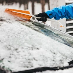 Fiskars SnowXpert Eiskratzer & Schneebürste -Die grüne Ecke 0910200568 SnowXpert Eiskratzer und Schneebuerste 1 104016