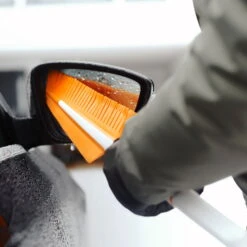 Fiskars SnowXpert Eiskratzer & Schneebürste -Die grüne Ecke 0910200568 SnowXpert Eiskratzer und Schneebuerste 5 107875