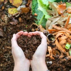 Feuerverzinkter Komposter 7 Feuerverzinkter Komposter -Die grüne Ecke 095010 kompost haende 126228 1